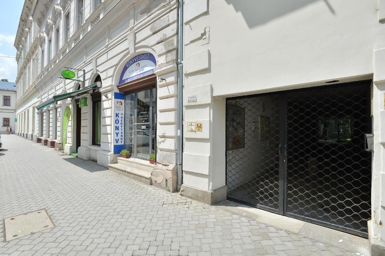 Netta Apartman Eger Luaran gambar